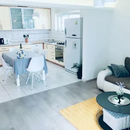 Apartman Grey 2 Minutes From Sea Lägenhet Makarska