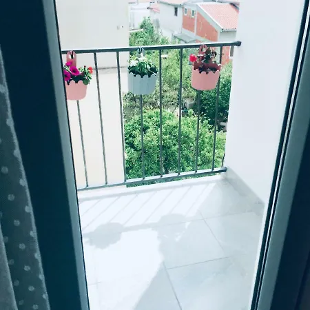 Apartman Grey 2 Minutes From Sea Lägenhet *