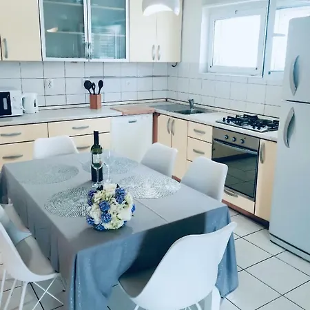 Apartman Grey 2 Minutes From Sea Lägenhet *